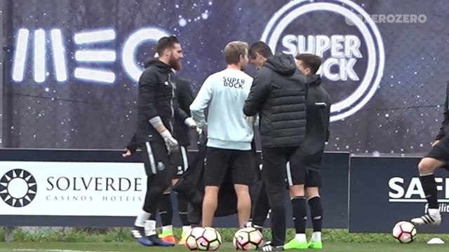 Nuno Espírito Santo não quer olhar mais para cima no final do clássico смотреть онлайн