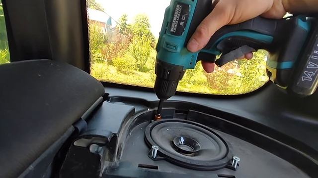 Замена динамиков в полке Chevrolet Niva на Dl audio barracuda 165 смотреть онлайн