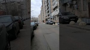 Дворы пр. Большевиков нищета, очередь в аптеку льготный отдел