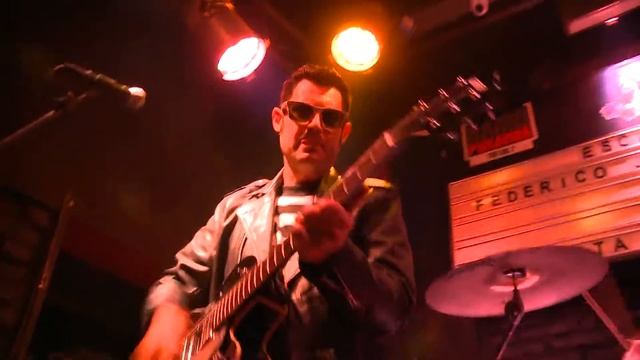 COYOTES - Blue Suede Shoes (Elvis Presley) смотреть онлайн