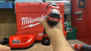 Milwaukee M12 Screwdriver FUEL (2402-22)