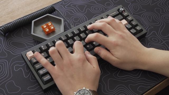 QwertyKeys QK65 With PE Foam Quick Sound Test | Stock Epsilon Switch | FR4 Plate смотреть онлайн