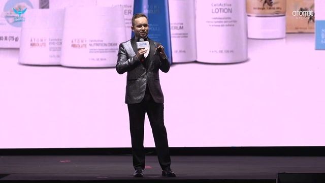 Почему Атоми? | Денис Зинин | Академия Успеха в Москве смотреть онлайн