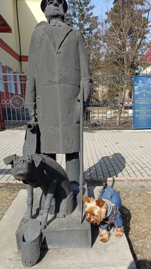 Прогулка Торика возле усадьбы Демидова