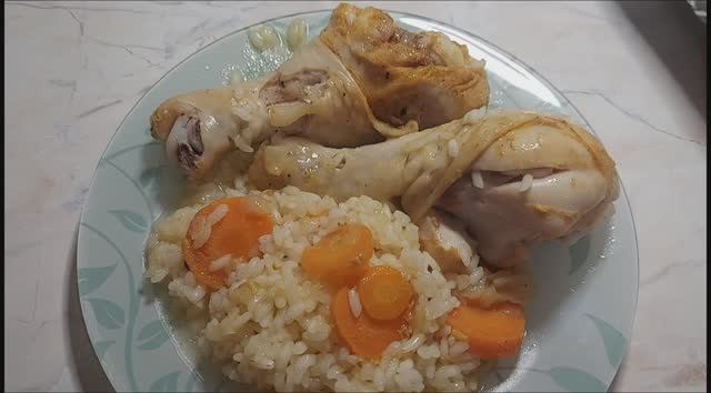 Куриные ножки с рисом и овощами