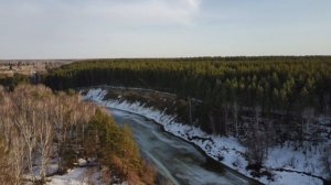 на закате последнего дня марта , весна одолевает зиму, река Тара глазами птиц