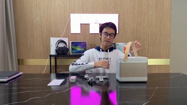 Beolit 20 Speaker Unboxing смотреть онлайн