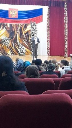 Концерт к 8 марта, посёлок Новый Карачай (2025 год) поёт Роберт Катчиев