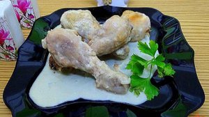 Куриные голени в нежном сметанном соусе