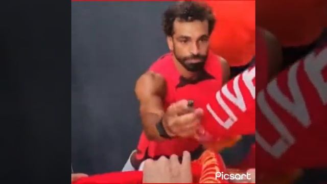 Mohamed #Salah| with the fans after the end of the training nowWhat is this Our son to our supervi смотреть онлайн