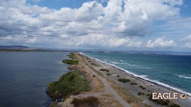 Widok z drona: Wave Resort Hotel, Jezioro Pomorie, Bułgaria смотреть онлайн