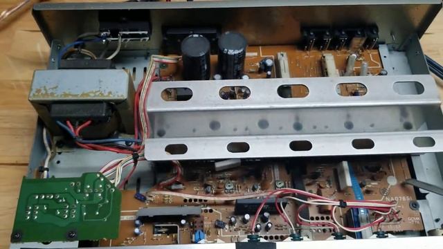 Yamaha A-460 amp being serviced demo 1. смотреть онлайн