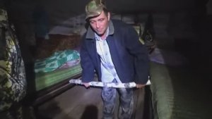 ДОБРАЛИСЬ ДО ХИЖИНЫ ОХОТНИКА И ОБАЛДЕЛИ.НОЧЁВКА В ТАЁЖНОЙ ИЗБЕ ОХОТНИКОВ. НЕПРОЛАЗНАЯ ТАЙГА.