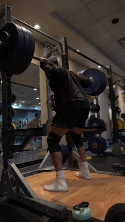 And then… I ripped my pants #funnygymvideo #gymhumor #fitness #squatfail #legday #bodybuilding