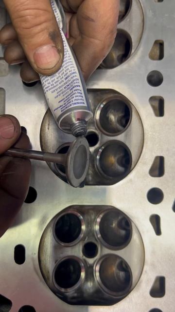 Чистка и регулировка клапанов на моторе Вольво 2,5Т. смотреть онлайн