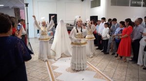 Встреча молодых на Казахской свадьбе