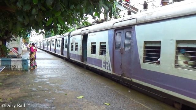 High speed Purple color EMU train visited the station during rain смотреть онлайн