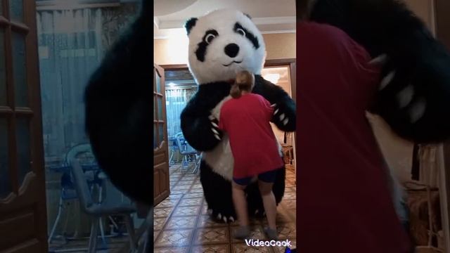 Панда Пончик с огромным удовольствием поздравил Юлечку с Днём рождения!!! 😍🥰😘 смотреть онлайн