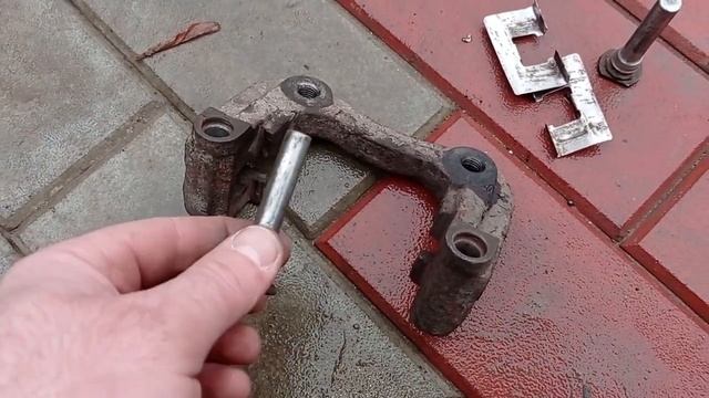 Замена задних тормозных колодок и тормозного диска СВОИМИ РУКАМИ ЗА 15 МИНУТ. От А до Я ( 2021)(1) смотреть онлайн