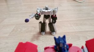 Оптимус Прайм против Мегатрона