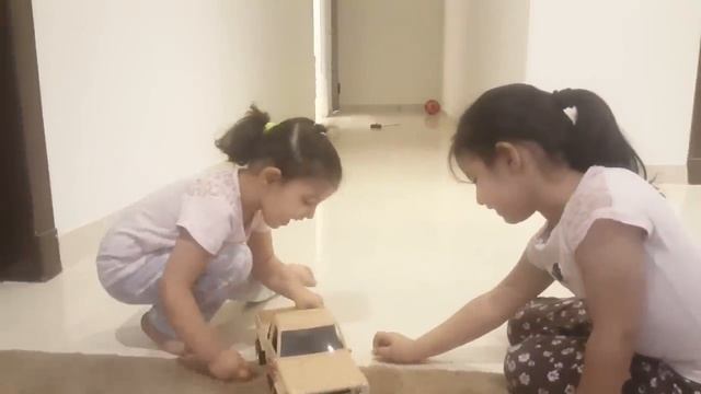 فاجأتهم بالعاب سيارات | هدايا العيد смотреть онлайн