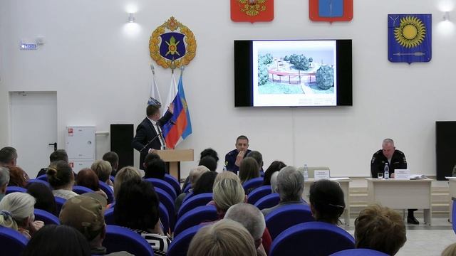 Георгиевский зал Дома культуры вновь собрал жителей Светлого на встречу с главой городского округа