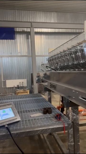 12-канальный автоматический дозатор ВС-12/180 с подающим элеватором смотреть онлайн