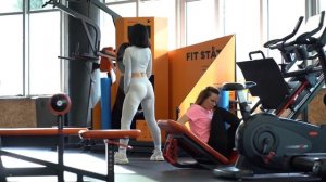 ВОНЮЧИЙ ПРАНК! Фитоняшка собрала реакции в ЗАЛЕ! | FART GYM PRANK. Часть 2.