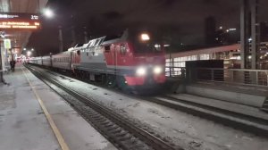 Электровоз ЭП2К-387 (ТЧЭ-6) со скорым поездом №135А Санкт-Петербург - Махачкала.