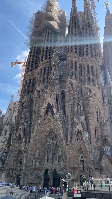 LA SAGRADA FAMILIA BARCELONA, ESPAÑA #viajes #españa #barcelona #destinos #lasagradafamilia #lugare смотреть онлайн