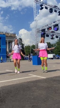 Скиппинг - это круто) дуэт с @lanalama22  #уличныйфитнес #скакалка #ropeskipping #кардио #фитнес