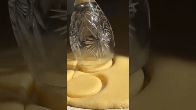 🍪 Печенье с варёнкой и арахисом
#выпечка #десерты