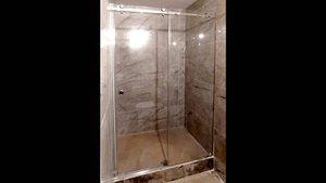 Душевая кабина из стекла с раздвижной дверью