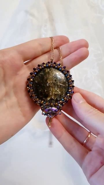 КОСМОСКулон с потрясающим слюдитом.украшенияручнаяработавышивкавышивкаукрашенийрелакскосмо