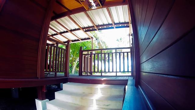 Lou Lou Bungalows.mp4 смотреть онлайн