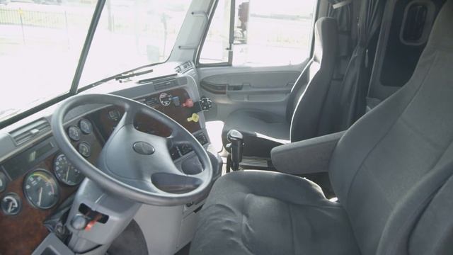 2010 Pre-Owned Freightliner смотреть онлайн