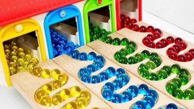 Мультики детей. Машинки ловят разноцветные шарики. Детские залипалки смотреть онлайн