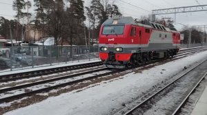 Электровоз ЭП2К-386 (ТЧЭ-6) следует резервом.