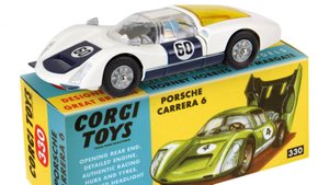 Модель Corgi #330 Porsche Carrera 6.
