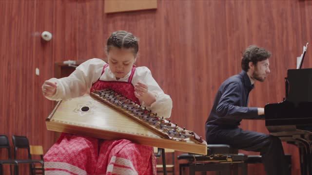 Виктор Маляров, «Тёмный лес». Константин Шаханов, «Щедрик»