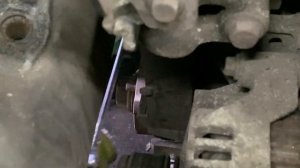 Замена ремня ГРМ с роликами на Вольво С30.