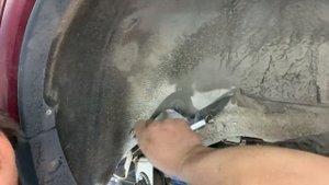 Меняем задние тормозные шланги на Вольво хс90.