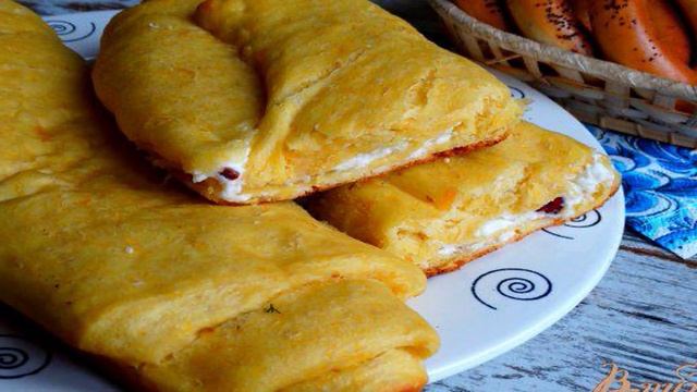 Тыквенный рулет с творогом и вяленой клюквой