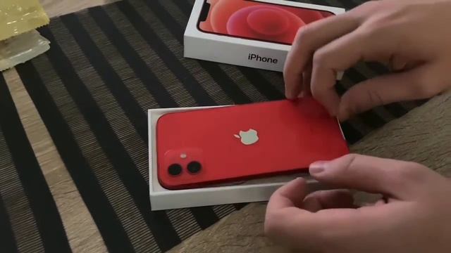 iPhone 12 Product Red - szybki unboxing смотреть онлайн