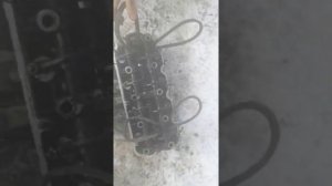 Снимаю головку москвич заклинили клапана в направляющих