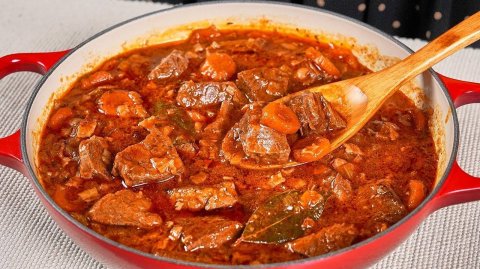 Это мясо просто тает во рту! ВКУСНЕЙШАЯ томленая говядина. ОЧЕНЬ просто ГУЛЯШ ИЗ ГОВЯДИНЫ!