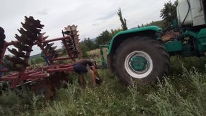 Прицепляем дискатор БДT-7 на трактор Т-150К /Moldova