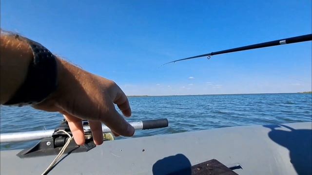 Рыбалка. На Весёловском водохранилище залив Балка Грекова ловится крупная плотва!