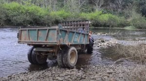 София 2. Едет на реку набирать камни.