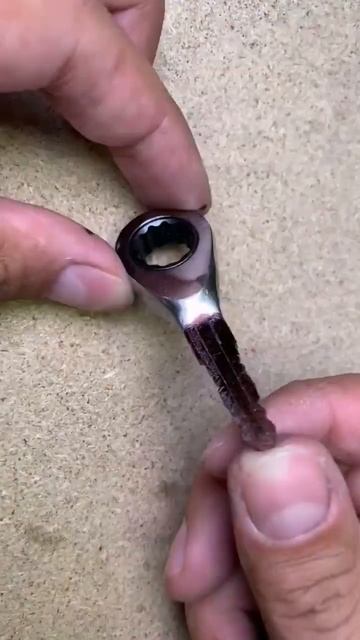 Автомобильный ключ, из гаечного ключа с храповым механизмом. Заведет ли он машину? 👆 #shorts смотреть онлайн